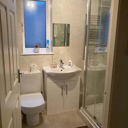 Modern 2 Bedroom Ground Floor With Parking Centre Appartement *