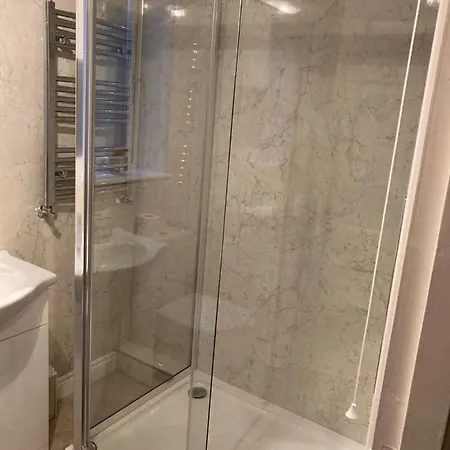 Modern 2 Bedroom Ground Floor With Parking Centre * Ripon