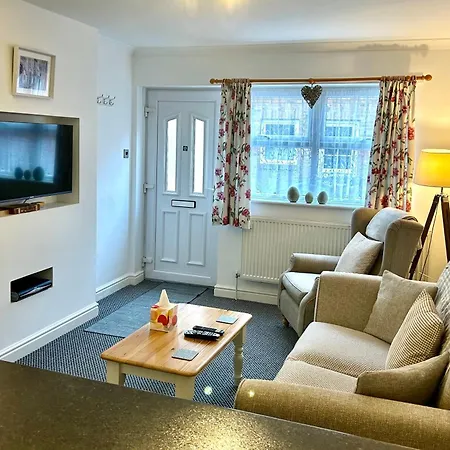 Modern 2 Bedroom Ground Floor With Parking Centre