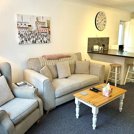 Modern 2 Bedroom Ground Floor With Parking Centre 公寓 里彭